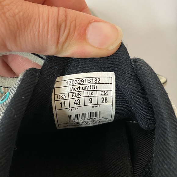 Brooks Women’s Adrenaline GTS 21 Sneaker in Grey/Teal Size 11 Width B - Picture 12 of 14